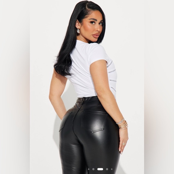 Fashion Nova Unveiling Secrets Zipper Detail White Bodysuit Size 1XL - Picture 2 of 9